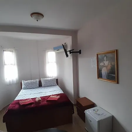 Hotel-keshtjella Margarita Ξενοδοχείο 4*