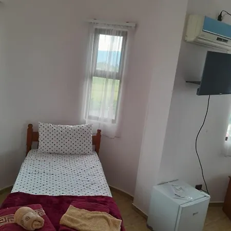 Hotel-keshtjella Margarita Ξενοδοχείο 4*
