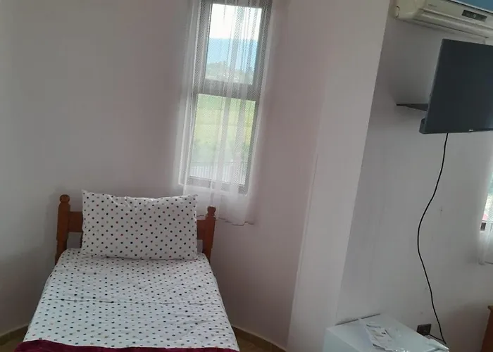 Hotel-keshtjella Margarita 酒店 4*